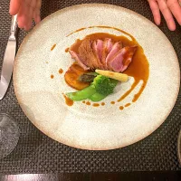 今日の晩ご飯@「Le detour」さん⑨  肉料理の「鴨胸肉のロティ リンゴのキャラメリゼ添え」