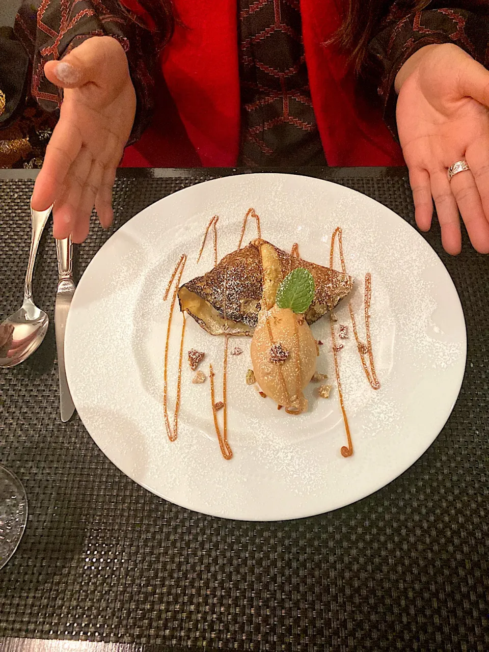 今日の晩ご飯@「Le detour」さん⑪  デザートの「チョコレートムースと洋梨コンポートのクレープ仕立て」|なびさん