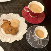 今日の晩ご飯@「Le detour」さん⑫  食後のドリンク（ぼくはエスプレッソ、はやとはコーヒー）とプティフール　ご馳走様😋