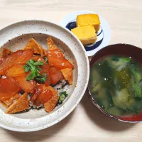 2026 0306　まぐろのおいなりさん風ちらし丼　ほうれん草とわかめのお味噌汁　だし巻き卵|いもこ。さん