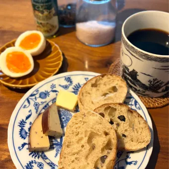 Snapdishの人気料理写真:自家製バゲットと「蒸し卵」×オイルで贅沢モーニング☀️