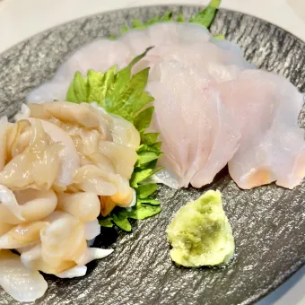 Snapdishの人気料理写真:たるめ鯛とつぶ貝のお造り