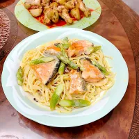 鮭とアスパラとしめじのクリームパスタ| ショコラさん
