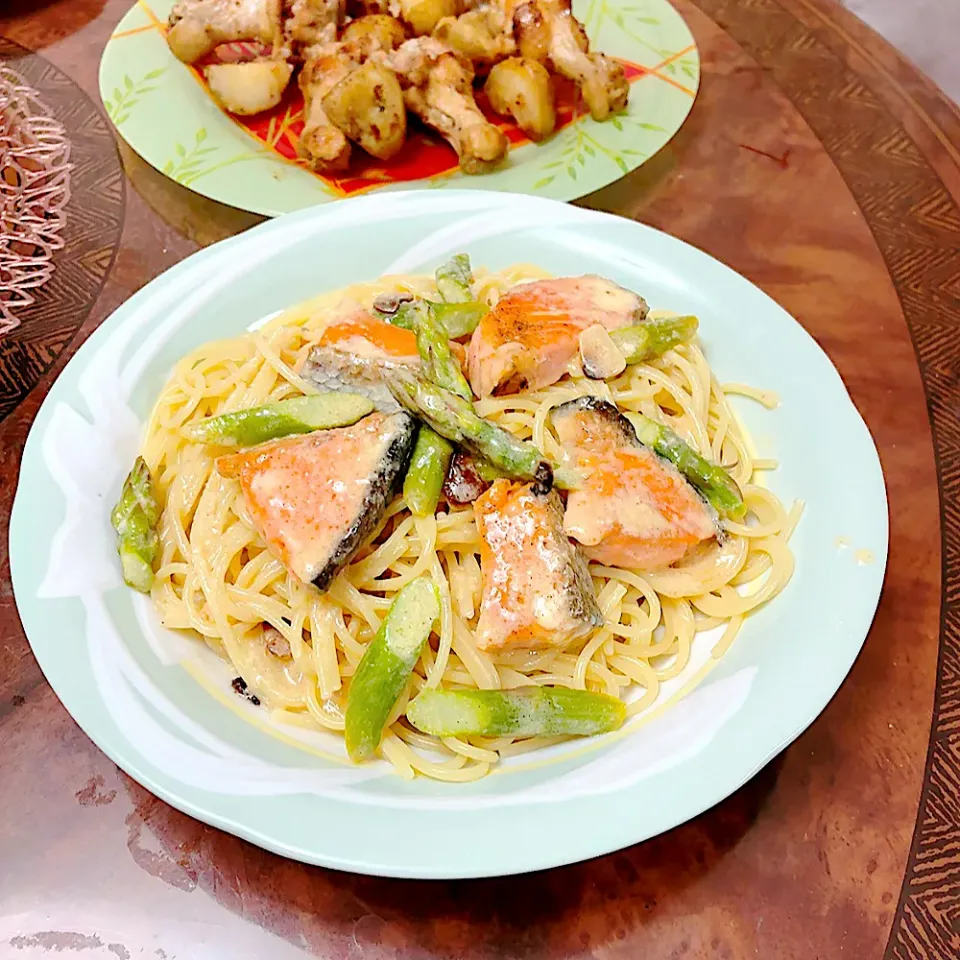 鮭とアスパラとしめじのクリームパスタ|ショコラさん
