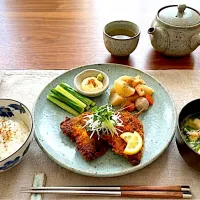 アジフライ、里芋と大根の味噌炒め、スティックきゅうりワサビマヨネーズ、冬眠と卵のスープ、ご飯|caoさん