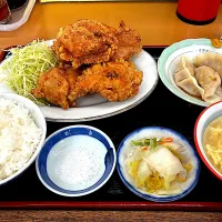 新宝来　唐揚げ定食|ヒロミ🏝🏝🏝🌺🏄🌊🐬🏄‍♀️🏄‍♂️🍹🐠👙🌺さん