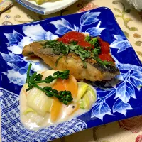 鱈のムニエル🩷トマトと白菜のクリーム煮を添えて❣️| Mahinaさん