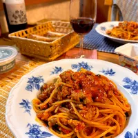 サルシッチャのトマトソースパスタ|かおポンさん