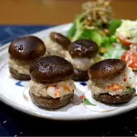 小さい椎茸の肉詰め蒸し