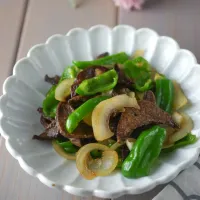 レバーとピーマン、玉ねぎの甘辛炒め|葉月さん