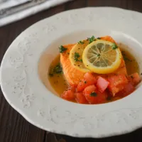 サーモンのソテー⭐︎レモントマトソース|葉月さん