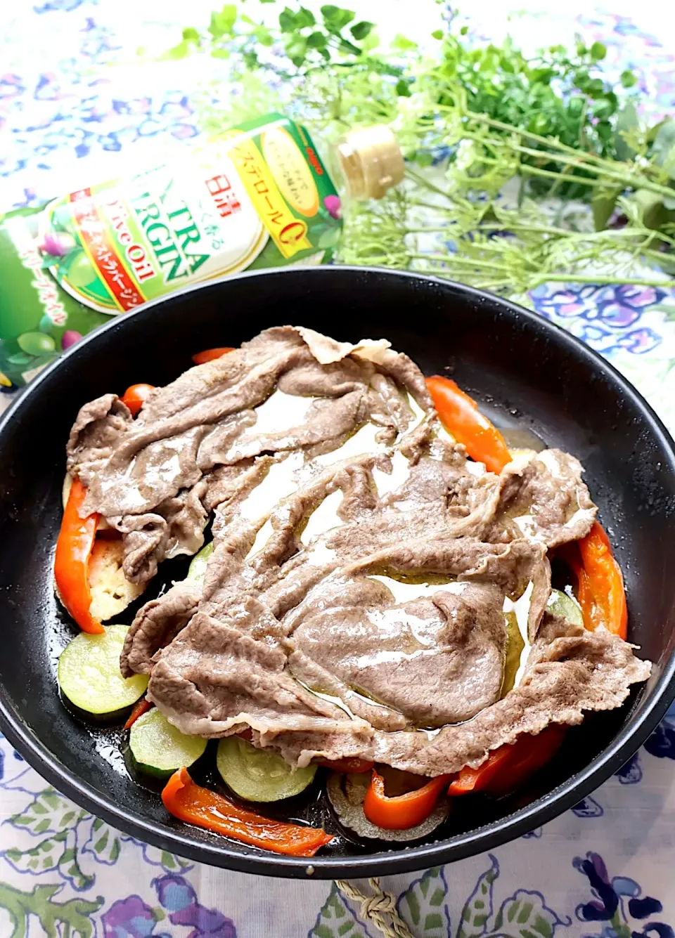 牛肉と野菜のフライパン蒸し ガーリックオイルがけ|めいめいさん