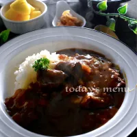 今夜はビーフカレーと玉子ベーコンサラダ|山田 奈実　Instagram ＊nmymd369さん