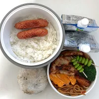 チキンカツ
ささみチーズフライ
焼きそば
シャウエッセン
卵焼き
ブロッコリー
枝豆
のり弁
補食：🍙・エナジーゼリー×2|ayumomさん