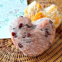 今日のお昼🍙今日から妊娠10ヶ月👶ミモザの日💛娘の安産を願ってハートおにぎり🍙