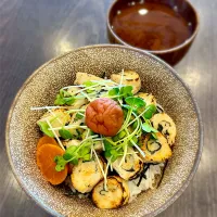 鶏ささみ大葉巻きの梅だれ丼|deekay71さん