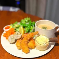 エビフライと里芋唐揚げプレート|karadacafemakumaさん