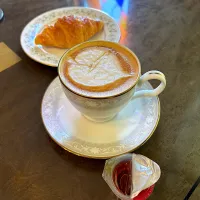 朝ごはんにカフェラテ|かっちゃん杉さん