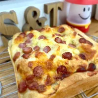 チーズとソーセージのフォカッチャ|まりもこさん