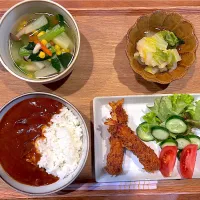 夜ご飯(ハヤシライス、エビフライ、白菜と油揚げの煮浸し、小松菜大根スープ)|cocomikaさん