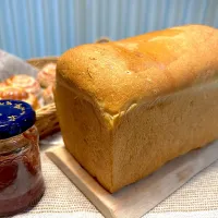 自家製ストロベリージャムとクランベリーでベリーベリー食パン🍞|n_nさん