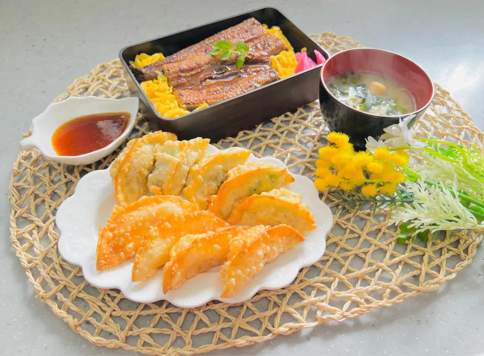 「揚げ餃子＆鰻弁当」|バシュランさん