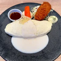 純白のオムライス&カニクリームコロッケ|もうちゃんさん