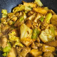 厚揚げ、鶏もも、キャベツの味噌炒め|時雨さん