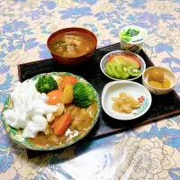 grandmaの晩ごはん☆ 今夜は鯖の水煮でカレー🍛
に玉子の白身のふわふわをかけてみた
美味しい。頂きます|kaoriさん