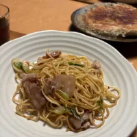 長ネギと豚バラの塩焼きそば、餃子🥟|ゆきさん