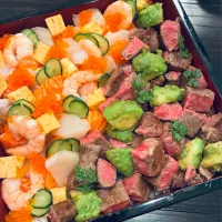 海鮮ちらしとステーキちらしのハーフ&ハーフ😋