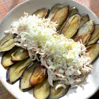 焼いたナスに茹でササミ・長ねぎを挟んで食べるおかず|ぷっくりんこ💙さん