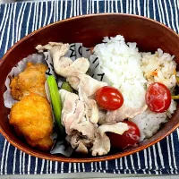 豚肉炒、唐揚の海鮮おこわ🍱|なお🅿️さん