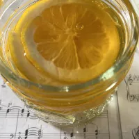 メルシーのレモンの蜂蜜漬け🍋🍯もう4年前ぐらいになるかなぁー。月の光ドビュッシーの楽譜。懐かしい🎵|tamemitiさん