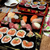 お夕飯　本日次男の卒業式でした。ロピアのお寿司で夫婦でお祝いです|renharuruさん