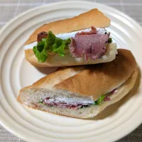 バゲットサンド・パストラミビーフ＆北海道産クリームチーズ|どかどかさん