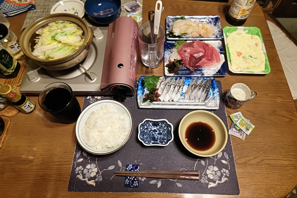 簡単寄せ鍋、めばちまぐろの切り落とし、つぶ貝のお造り、しめ鯖のお造り,ポテトサラダ、コカ・コーラ、練乳かけ手作りミルクココアゼリー(夕飯)|enarinさん