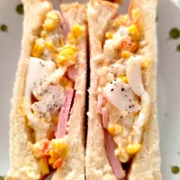 市販の卵ポテサラ使ってハム、コーンとサンドイッチ