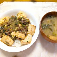 3/8のお昼ご飯　かんたん麻婆豆腐丼| 卯月さん