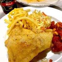 British pub-style beer battered fish and chips, slaw, baked beans with zucchini|gonbenさん