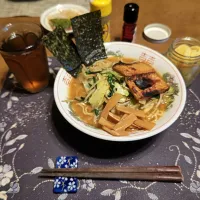 特製味噌ラーメン、沢庵、烏龍茶(昼飯)|enarinさん