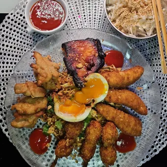 Snapdishの人気料理写真:🇯🇵Yakisoba with pork chicken and egg🇯🇵