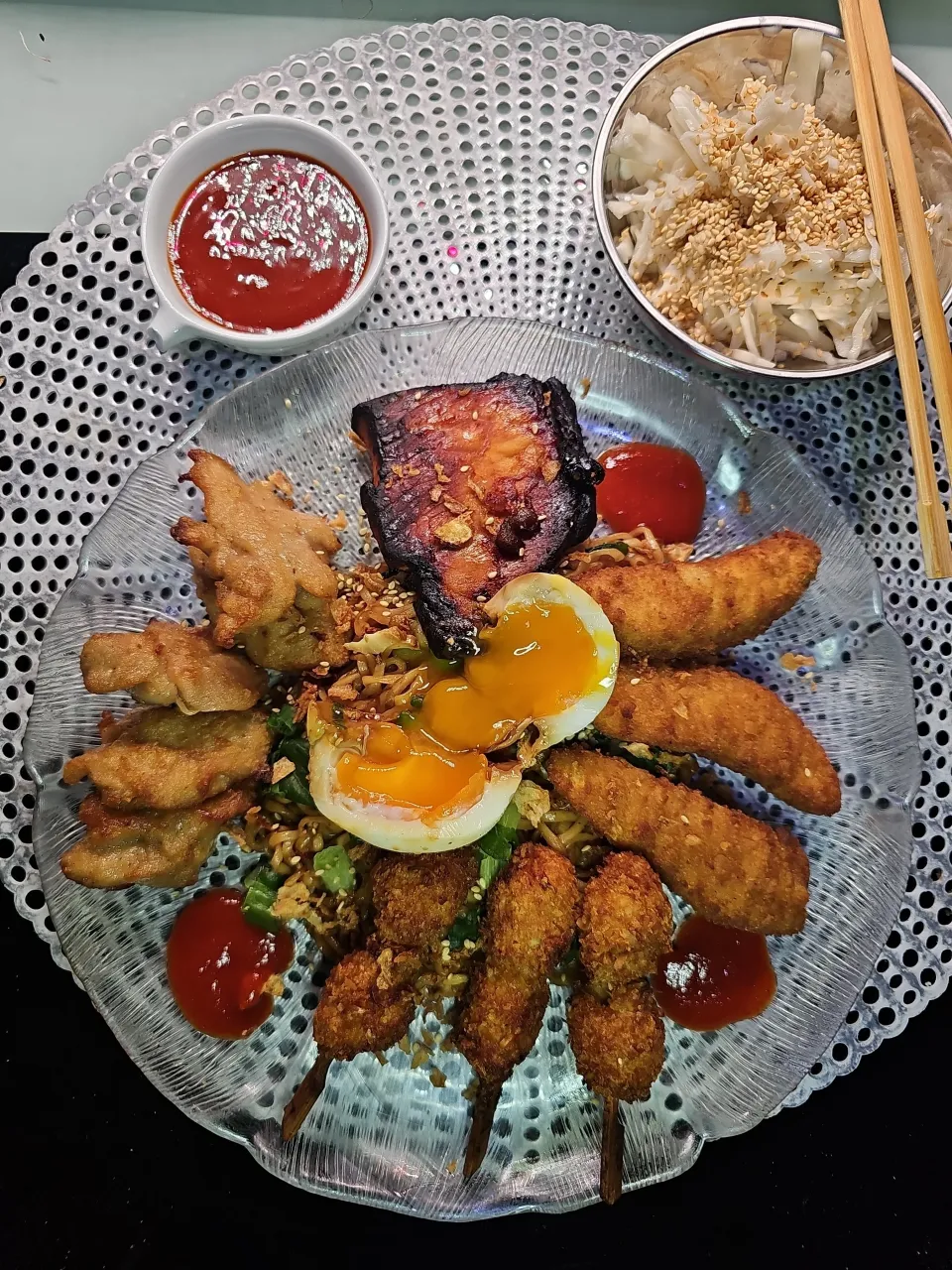 🇯🇵Yakisoba with pork chicken and egg🇯🇵|KWAII69さん