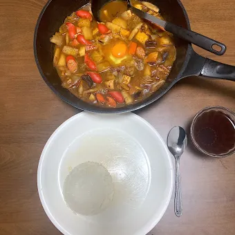 Snapdishの人気料理写真:今日の晩ご飯　根菜と赤ウインナーの八丁味噌入りカレー・生卵落とし　以前、岡崎の八丁味噌蔵「カクキュー」さんに味噌蔵見学にいった際、食堂「岡崎カクキュー八丁村」さんで昼ご飯を食べましたが、その時は味噌カツやこんにゃく串をいただいたのですが、八丁味噌入りカレーというメニューがあり、ずっと気になっていました。