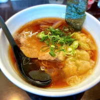 醤油ワンタン麺| リフルシャッフルさん