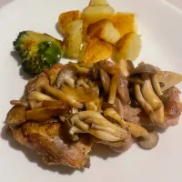 チキンのソテーしめじソース|めんちゃんさん