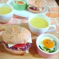 ベーコントマトチーズバーガー🍔|みったんさん