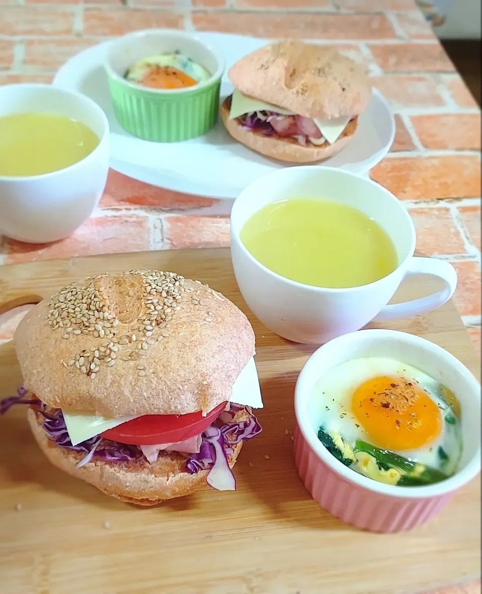 ベーコントマトチーズバーガー🍔|みったんさん