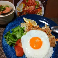 豚バラキャベツでロコモコ風～✨️