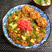 大好きな黒チャーハン＆油淋鶏でムスコの置きランチ|からあげビールさん